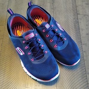 Women's Skechers size 9 excellent condition